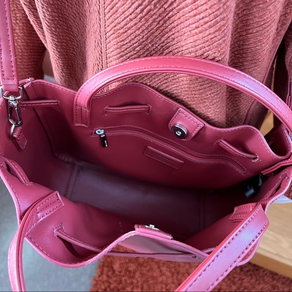 Matt & Nat Vegan Leather Crossbody Bucket Bag Purse Personal Destash - Picture 4 of 10
